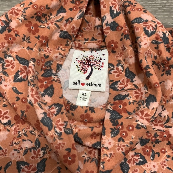 Soft long sleeve flower tee - Picture 2 of 5